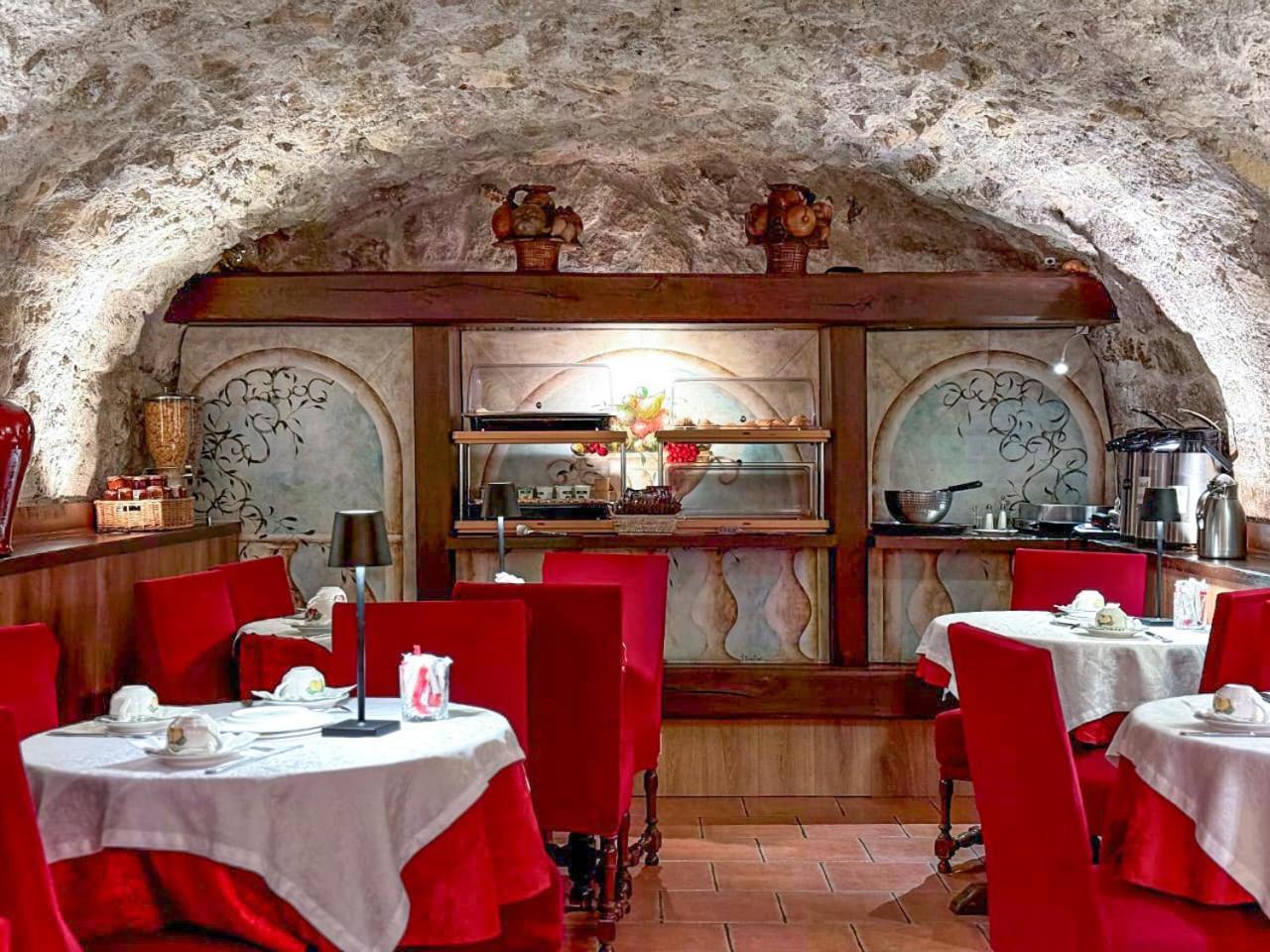 Hotel De La Bretonnerie Paris