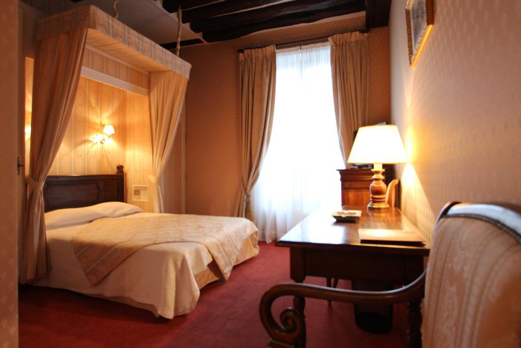 Hotel De La Bretonnerie Parigi
