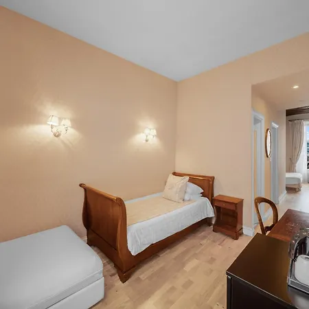 Hotel De La Bretonnerie Parigi